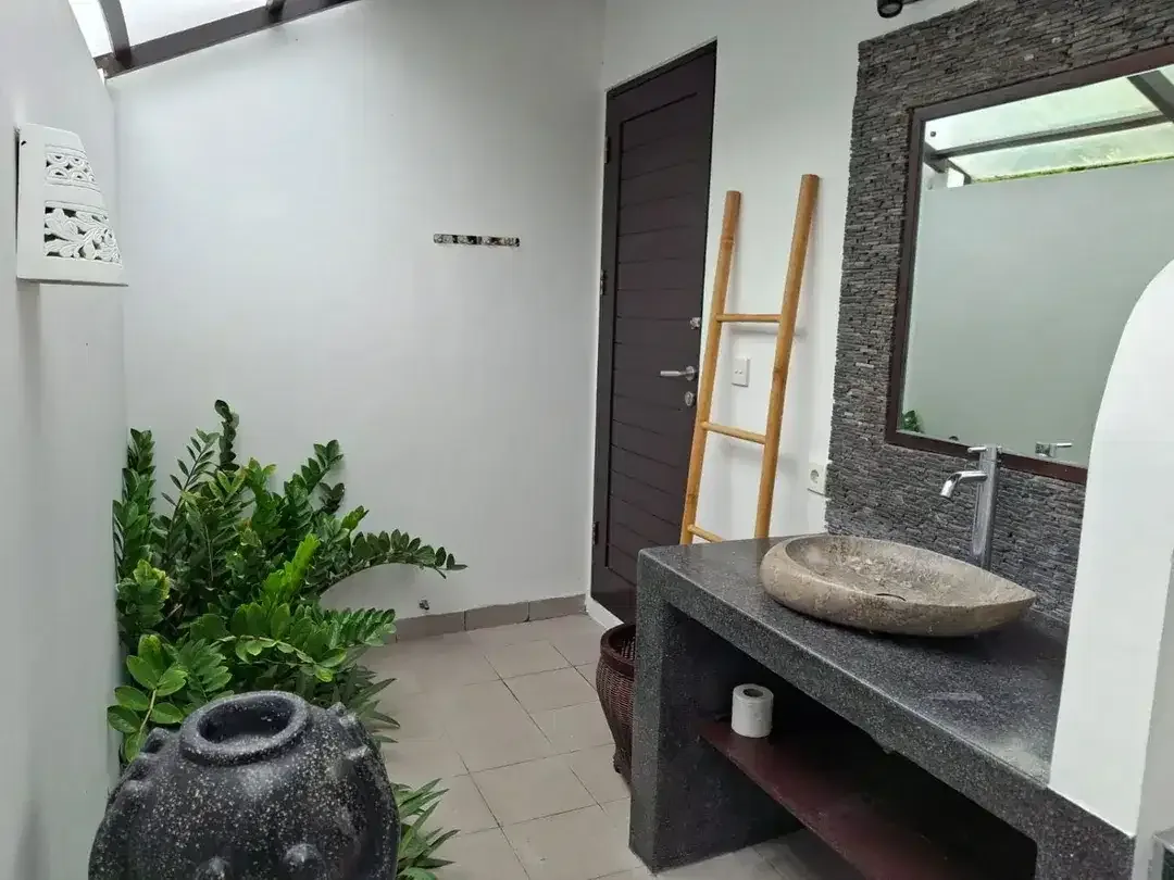 Leasehold or Monthly Rent Villa at Jln. Toya Ning, Ungasan, KUTA SELATAN - Image 2 of 10