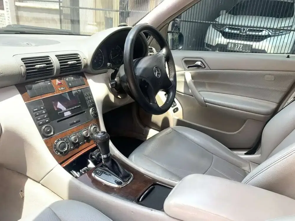 DIJUAL MercedesBenz C230 V6 SPORT 2007 - Image 6 of 10