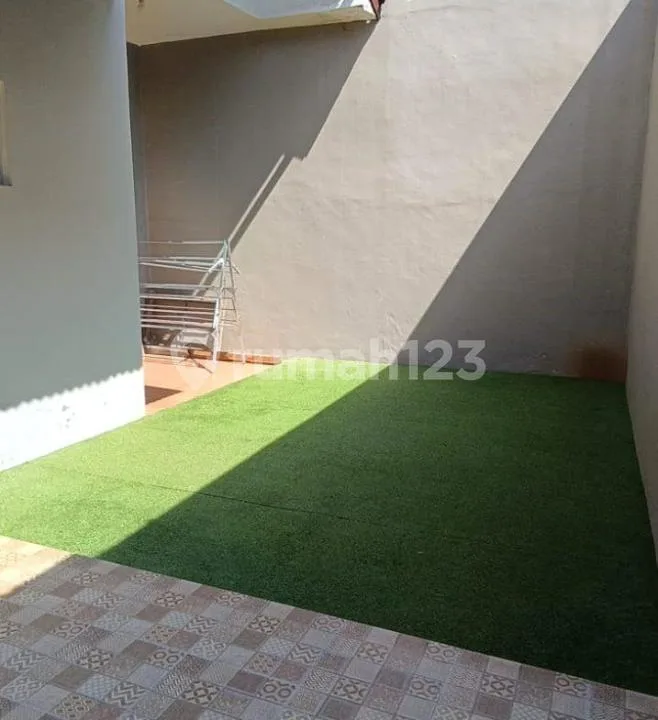 For Rent - Strategic House On Imam Bonjol, Across From Tsm - Image 2 of 4