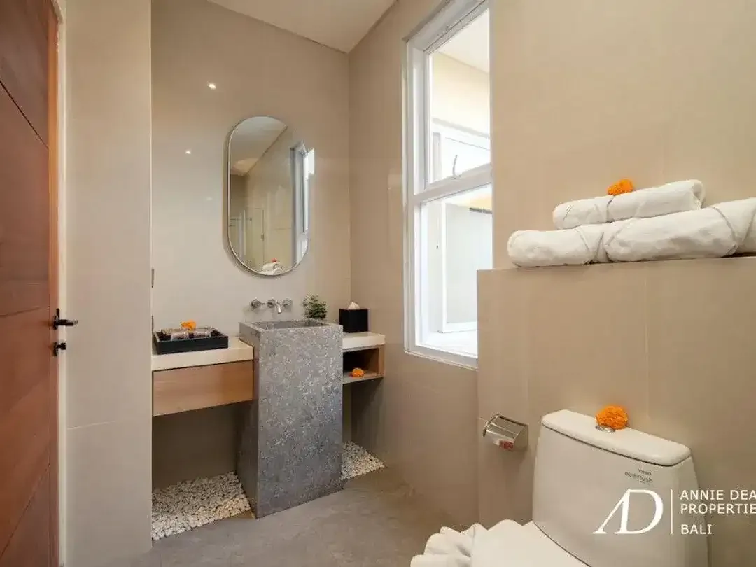 LEASEHOLD | MODERN TROPICAL 3-BEDROOM VILLA IN TUMBAK BAYUH (NEAR CANGGU) - Image 9 of 10