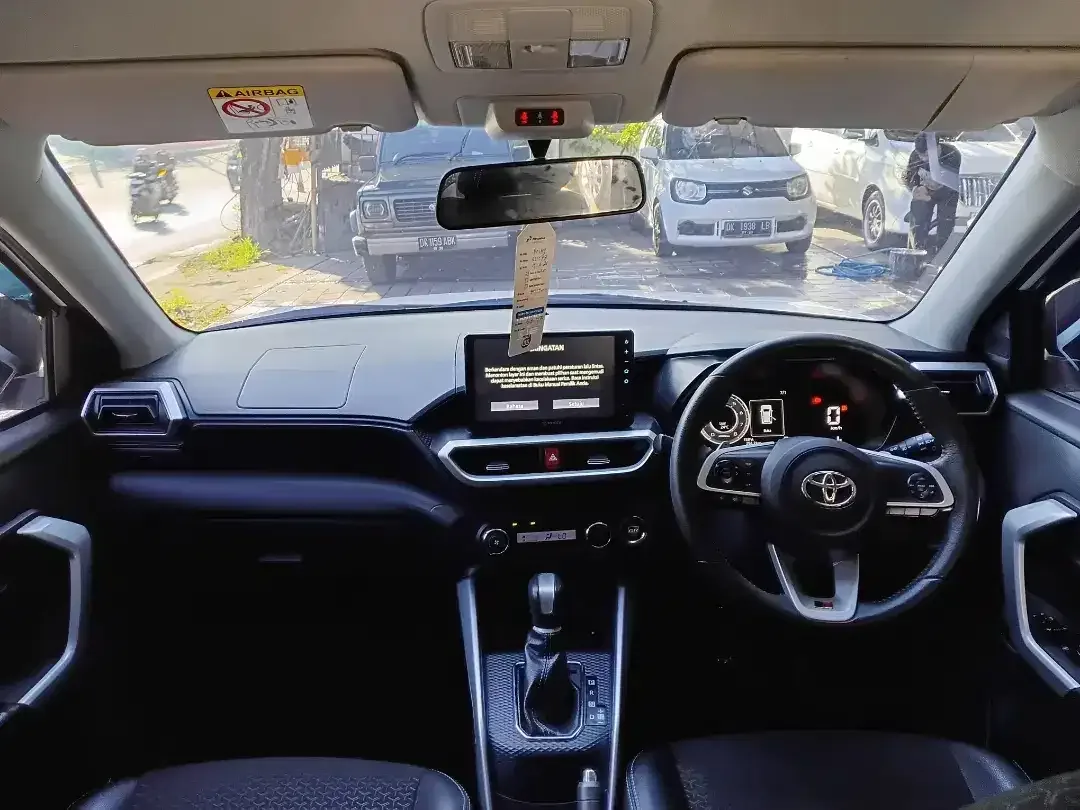 TOYOTA RAIZE GR SPORT TWO TONE SUPER ISTIMEWA - Image 7 of 10
