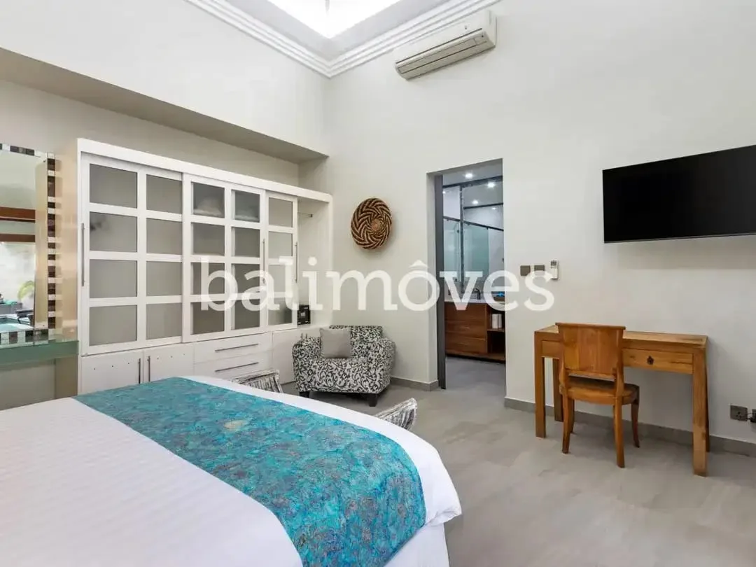Vila Dua Kamar Tidur yang Indah, Terang, dan Modern di Kawasan Pantai Sanur - Image 10 of 10