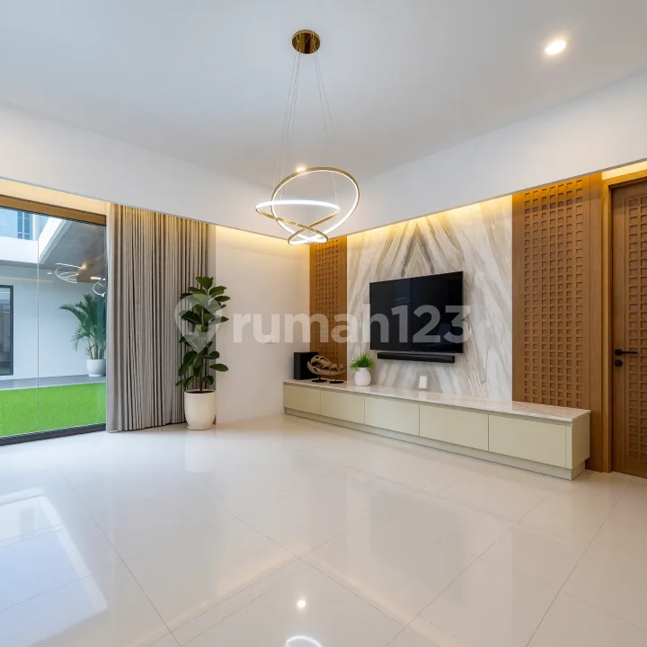 Prime Seminyak Modern Freehold With Luxury Amenities - Image 3 of 4