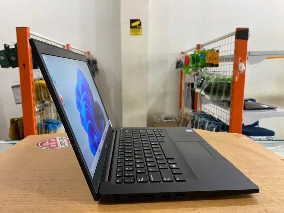 DELL Latitude E7490 Core i5Gen8 Ram 8GB SSD 256GB FHD Slim Mulus - Image 4 of 10