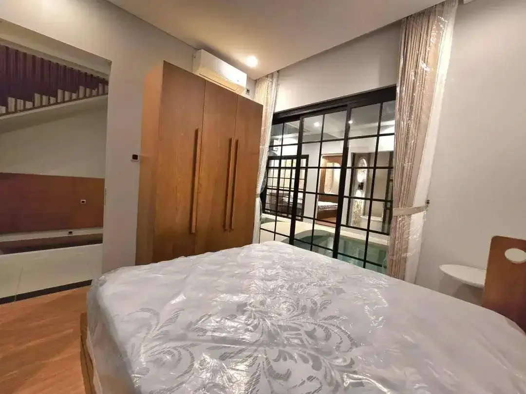 BRAND NEW VILLA 3BR WITH ROOFTOP FURNISHED BEST LOKASI DI NUSA DUA - Image 6 of 10
