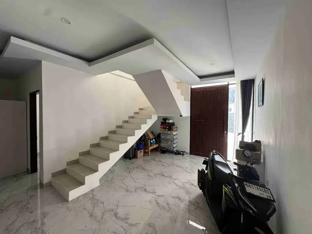 Rumah Lokasi Strategis di Gatsu Barat Denpasar-Carport 2 Mobil+SHM - Image 4 of 9