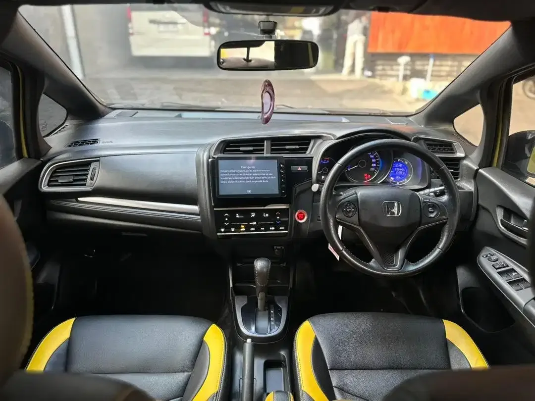 JAZZ RS 2017 FACELIFT MATIC ASLI BALI LOW KM ISTIMEWA SIAP PAKAI - Image 8 of 10