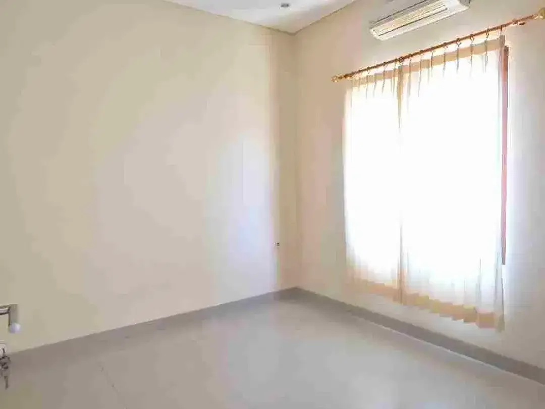 RUMAH 2 KAMAR, LINGKUNGAN TENANG, DEKAT JALAN RAYA DAN KAMPUS IDB RENON - Image 6 of 10