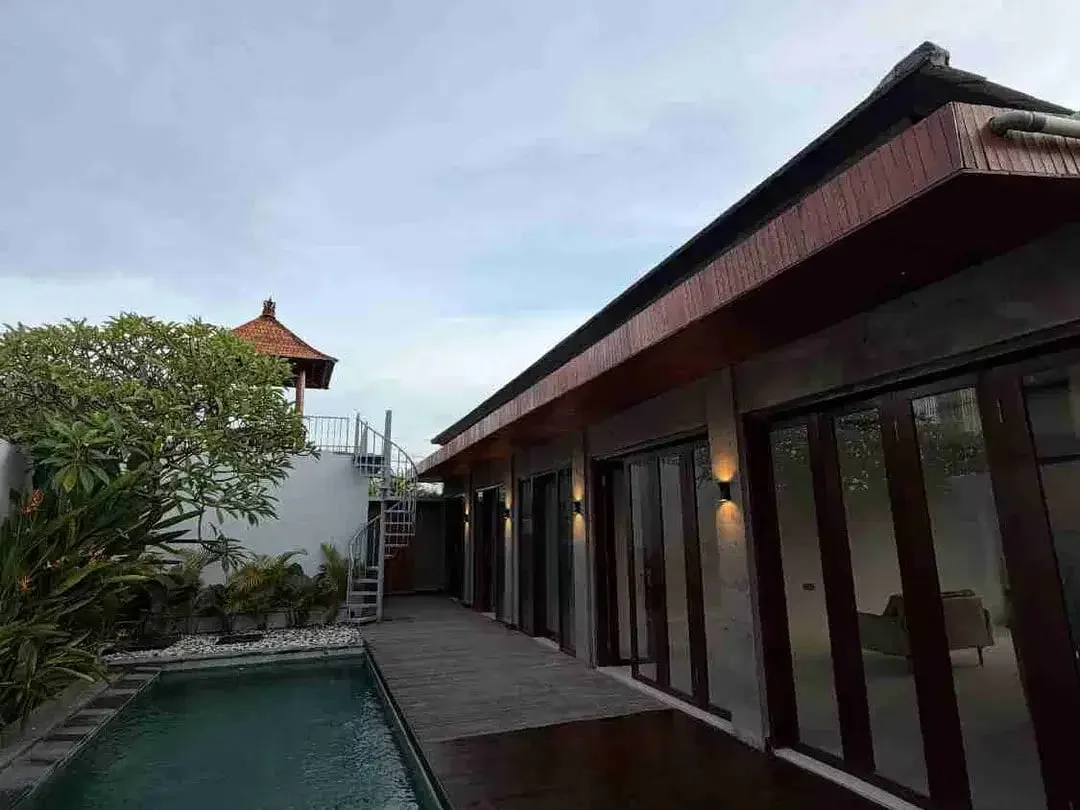 Rent Villa Br Gress 260m2 Ada Rooftop View Sawah Furnish Tumbak Bayuh - Image 2 of 10
