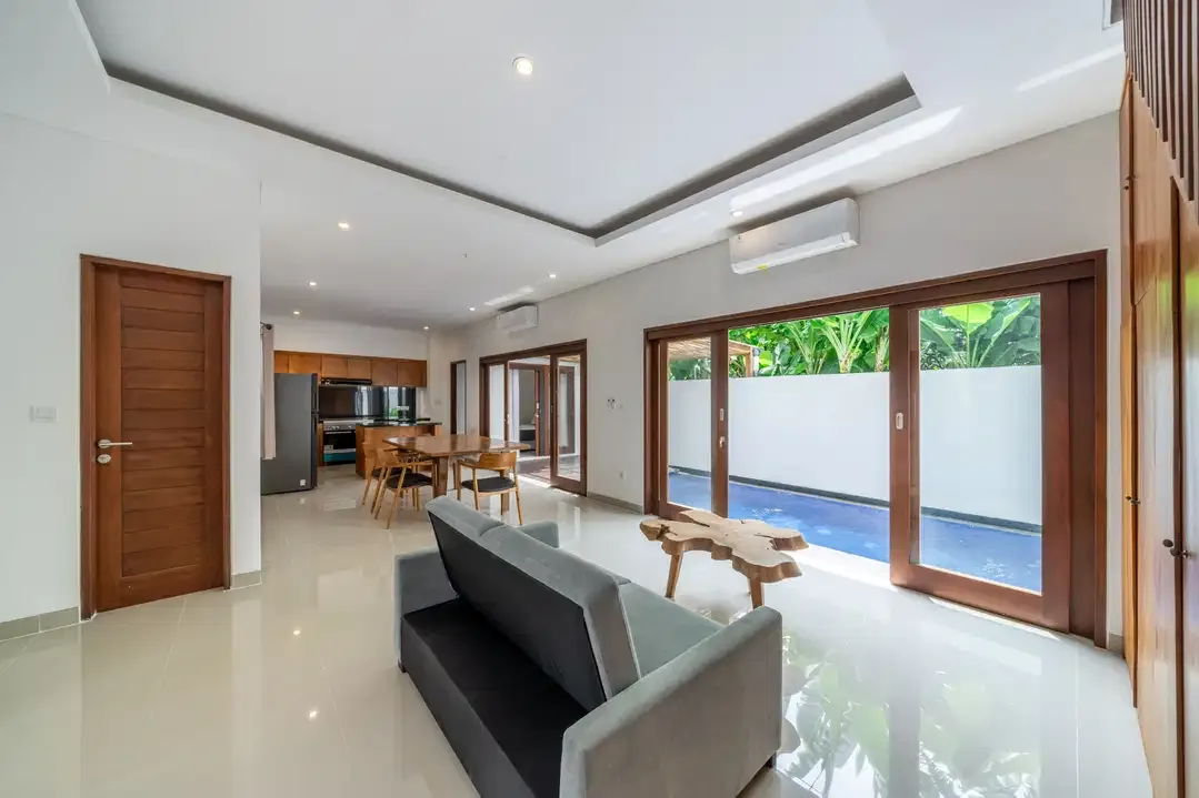 Spacious 4-Bedroom Villa for Sale in Kerobokan Residential Complex - Image 5 of 10