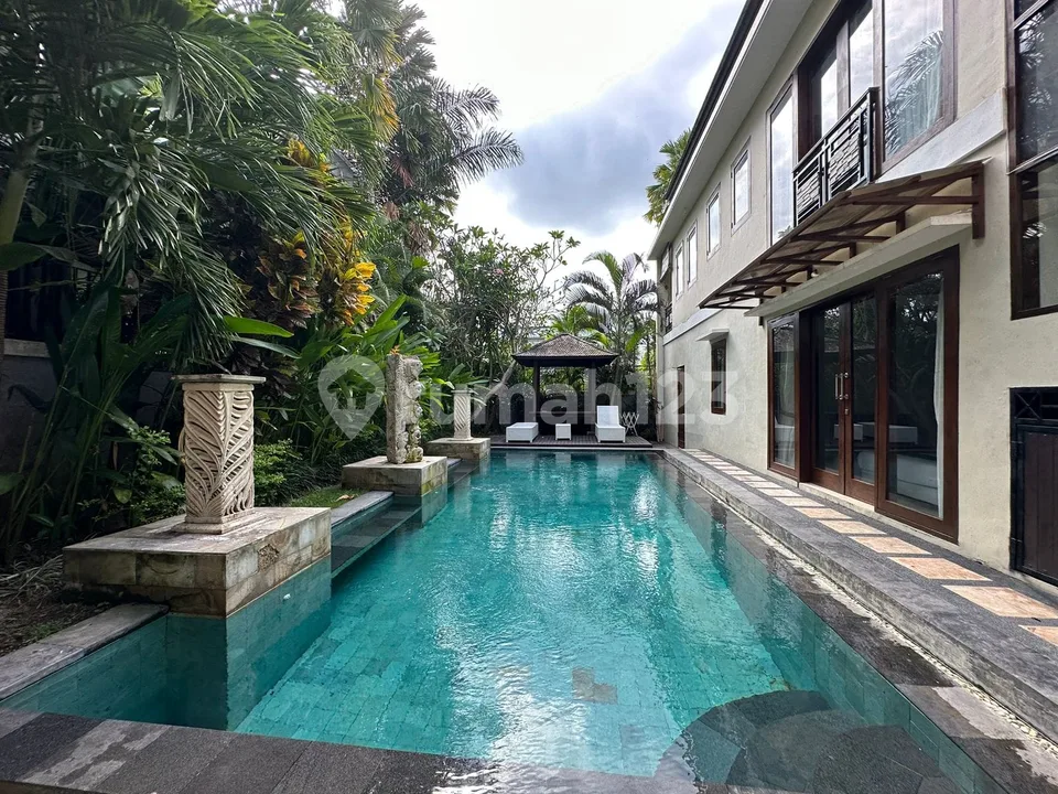 Villa Luas 4Br Pererenan Canggu Dekat Pantai dengan Private Pool - Image 1 of 4