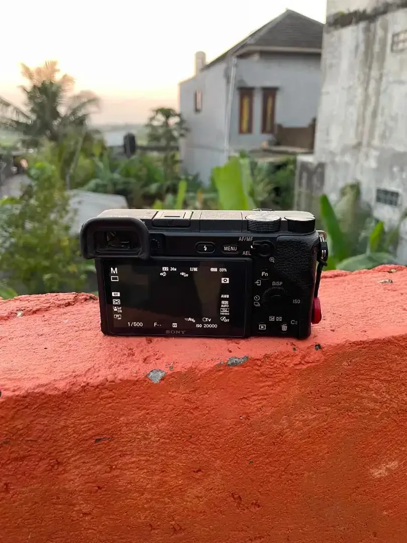 Dijual Sony A6400 + Sony 18-135mm OSS - Image 6 of 8