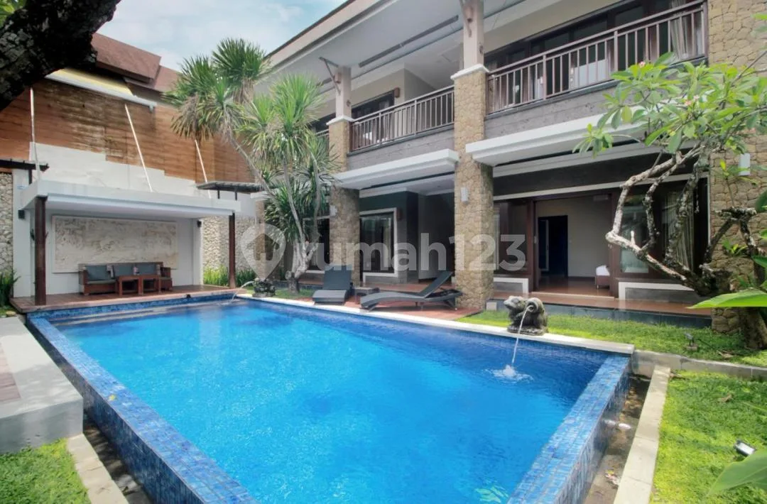 Luxury Villla Seminyak 4 Bedrooms 450M2 - Image 2 of 4