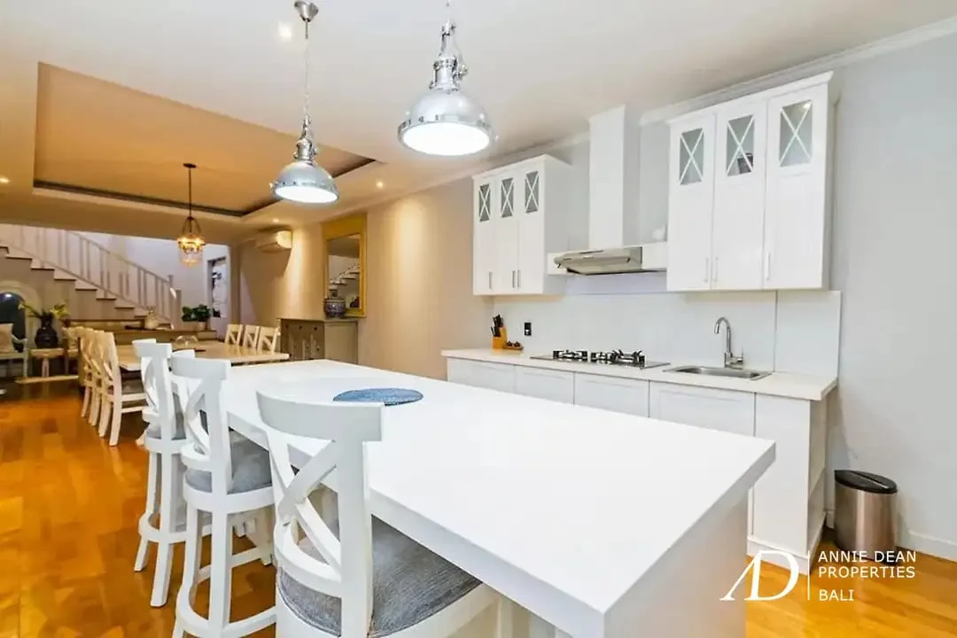FREEHOLD | BEACHSIDE COLONIAL VILLAS IN PRIME BERAWA - Image 8 of 10