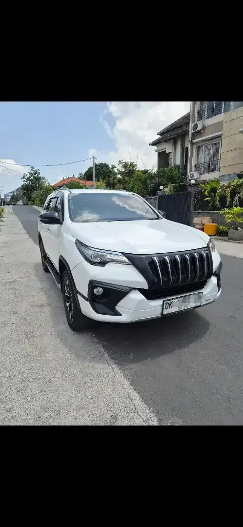 DIJUAL Toyota Fortuner VRZ 4X2 AT - Image 1 of 10