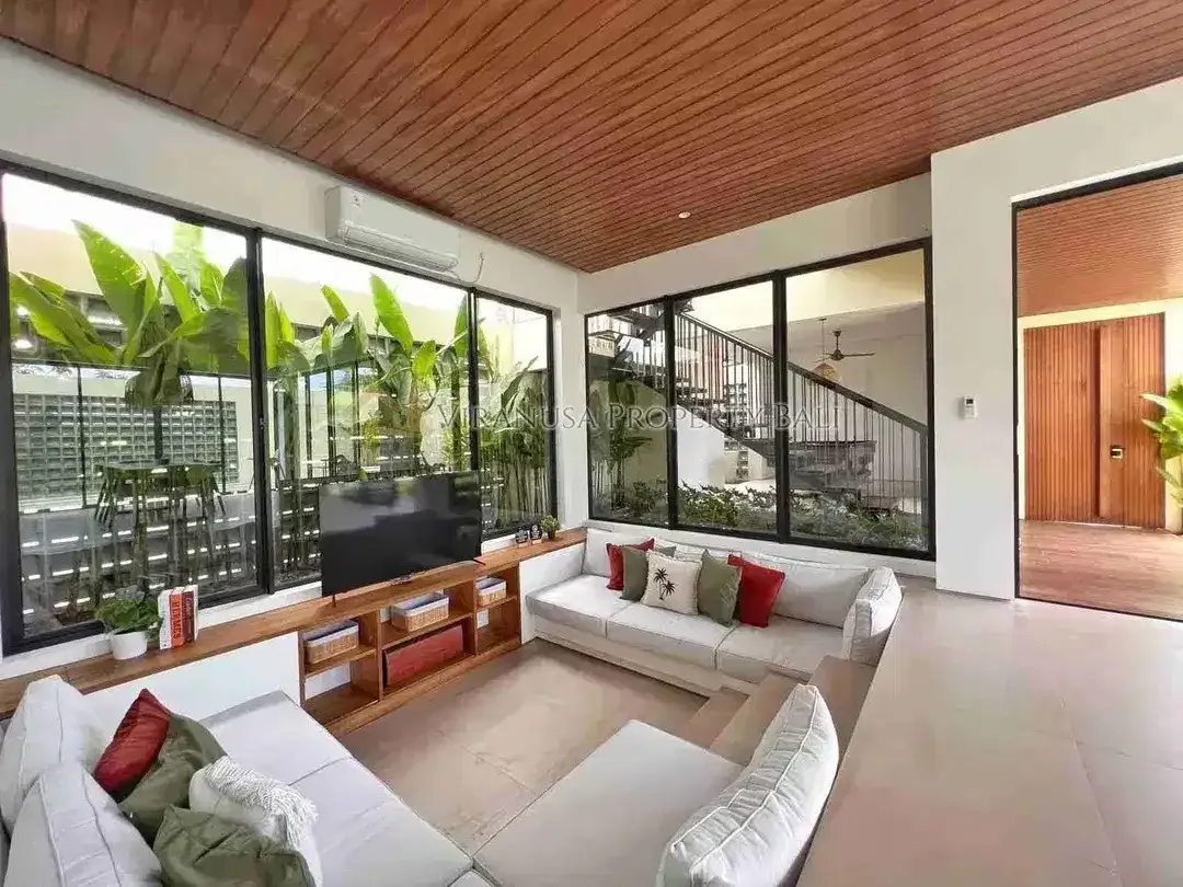 Villa Modern Tropis 3 Kamar dengan Private Pool & Jacuzzi di Pecatu – Freehold - Image 4 of 10