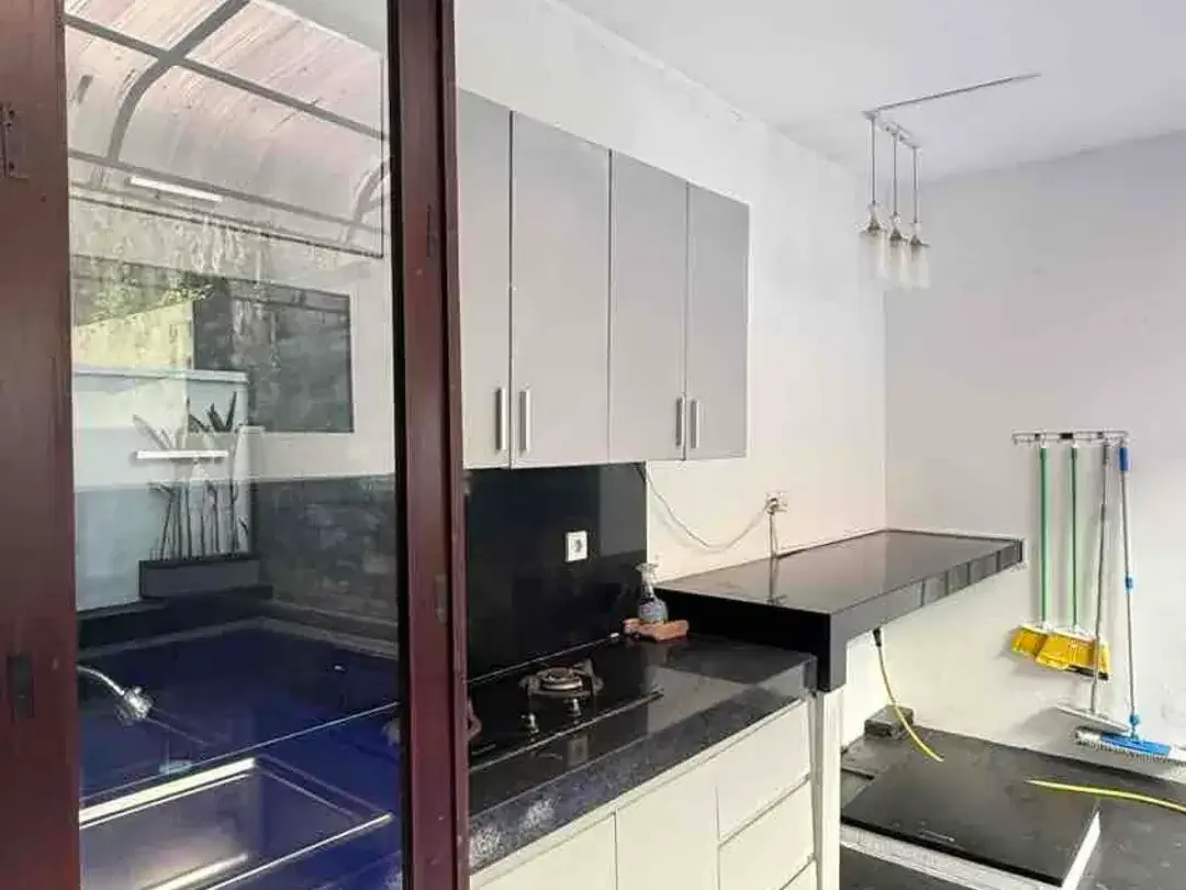 DIJUAL RUMAH SEMI VILLA – ONE GATE SYSTEM DI UNGASAN, BALI - Image 6 of 10