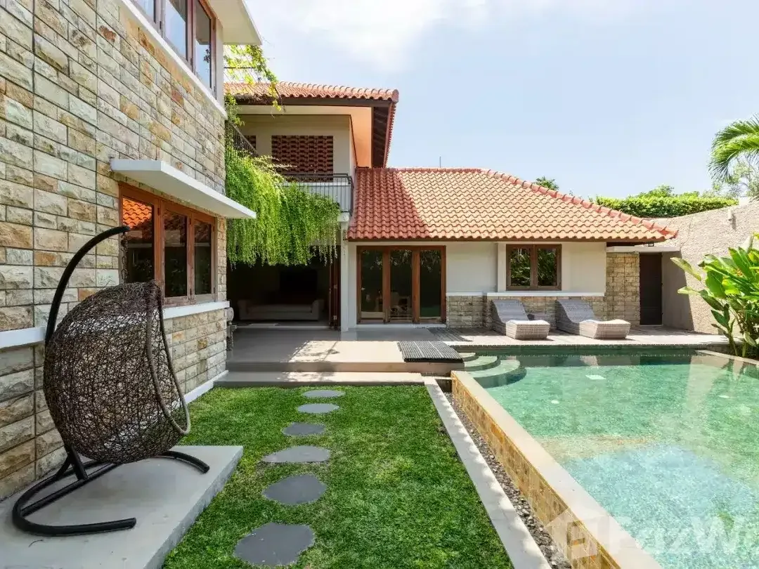 5 Bedroom Villa for sale in Petitenget, Bali - Image 1 of 10