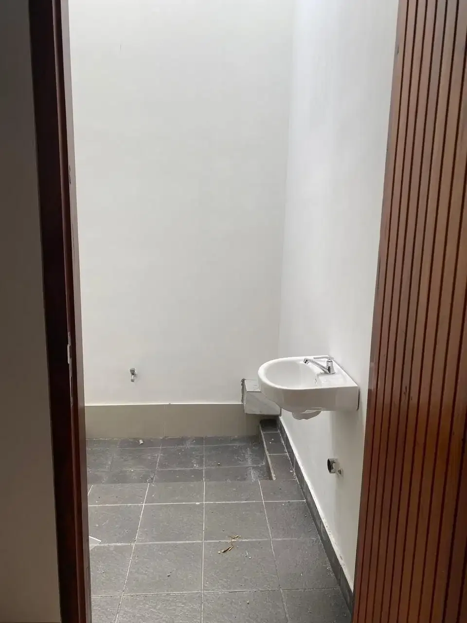FOR RENT RUMAH BARU 2LT ADA 3 BR LOKASI BAGUS DENPASAR BARAT - Image 3 of 10