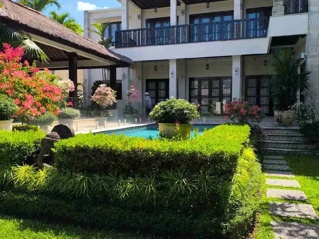 Villa Mewah Jimbaran Dekat Four Seasons dan Pantai - Image 1 of 10