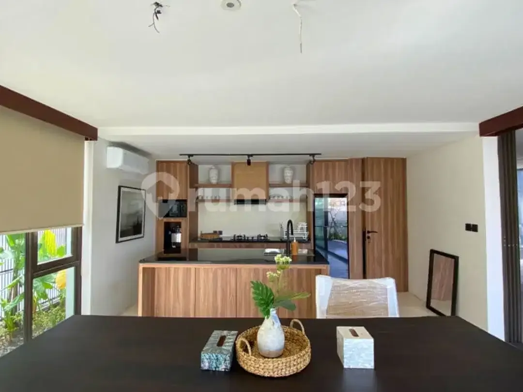 RUMAH MEWAH SEMI VILLA BARU FULL FURNIHED SHM CANGGU BALI - Image 5 of 10