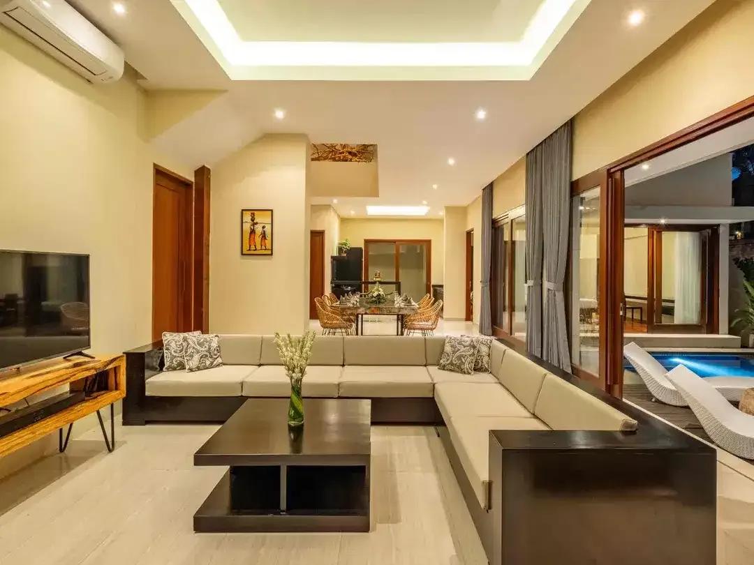 LUXURY VILLA FOR SALE – WALKING DISTANCE TO BATU BOLONG BEACH, CANGGU - Image 4 of 10