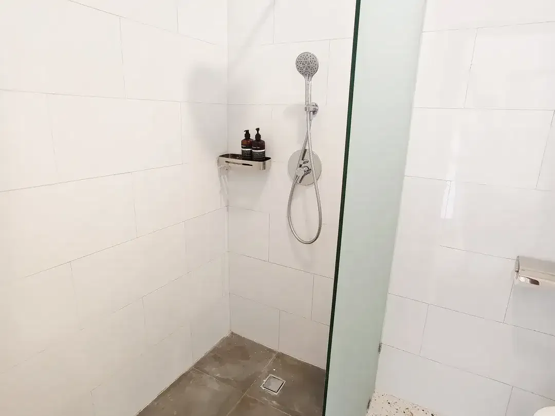 apartment baru dan besar di puri gading,fully furnish,dkt pantai,gwk - Image 8 of 10