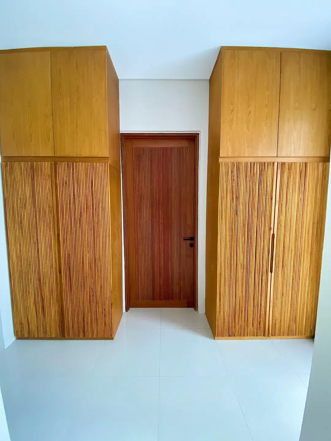 Villa Mewah Tropis Luas dan Elegan di Jantung Central Canggu Bali - Image 7 of 10
