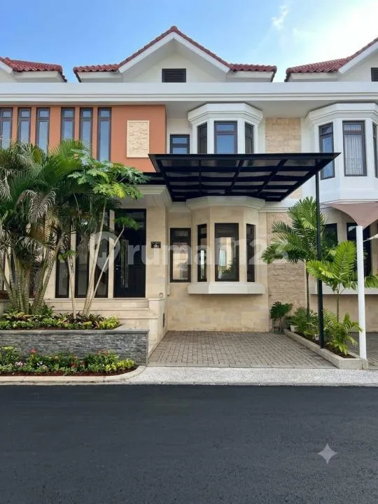 Rumah Minimalis Modern Hadap Timur Dalam Cluster Keamanan 24 Jam dengan Fasilitas Kolam Renang - Image 1 of 4