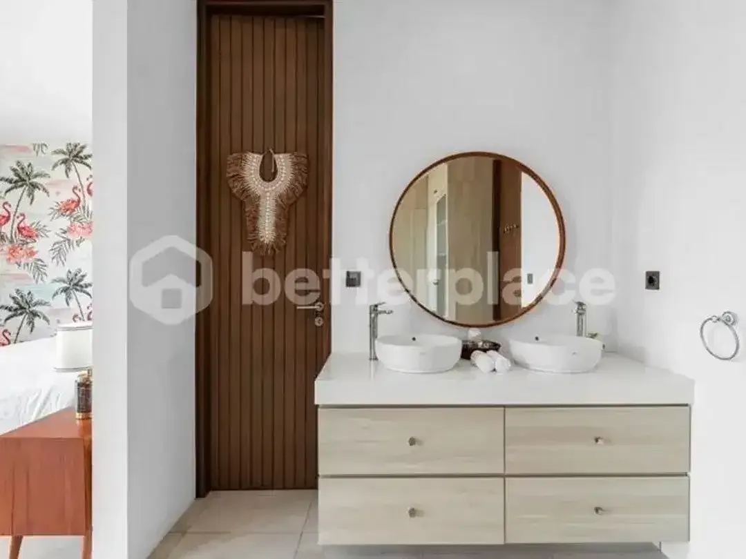 Modern Ready Villa in Batu Bolong, Canggu 4 Bedrooms Just 5 Minutes from the Beach - Image 7 of 10