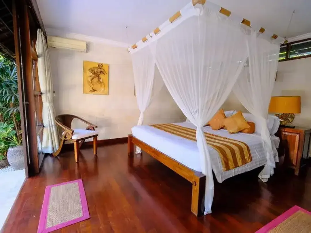 Luxurious Freehold Villa in Batubelig, Seminyak – 2 Minutes to Beach - Image 6 of 10