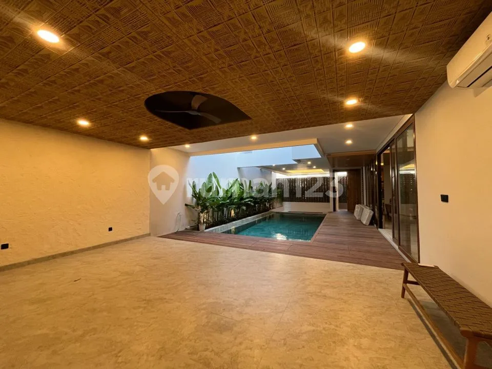 Villa Tropical Modern Dengan Lingkungan Tenang Hanya 2 Menit Ke Atlas Beach Club - Image 3 of 4