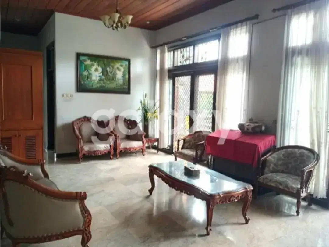 RUMAH SEMI VILLA 2 LANTAI DI GURITA SESETAN DENPASAR, BALI - Image 7 of 10