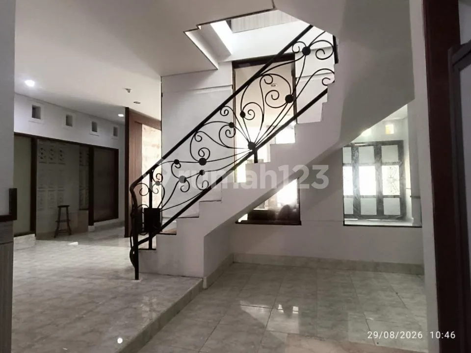 Rumah Besar 2 Lantai Murah Lokasi Strategis Muding Kerobokan - Image 4 of 4