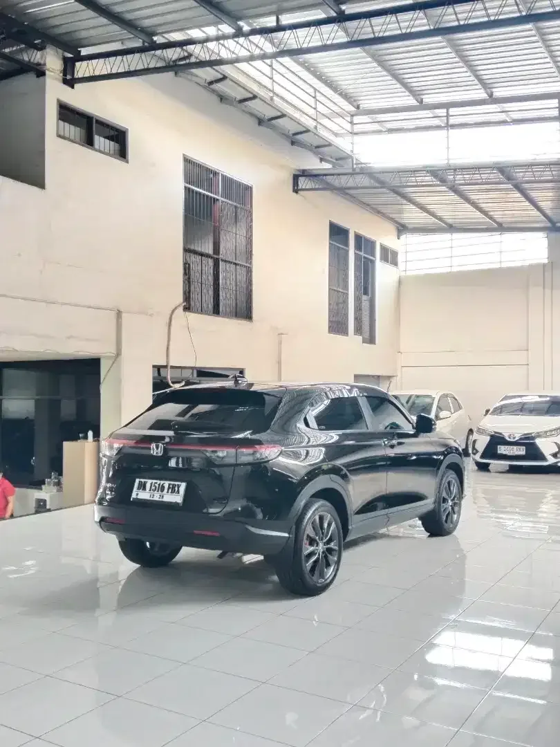 HONDA HR-V  NEW MODEL KM 11 RB ASLI BALI TANGAN PERTAMA - Image 3 of 10