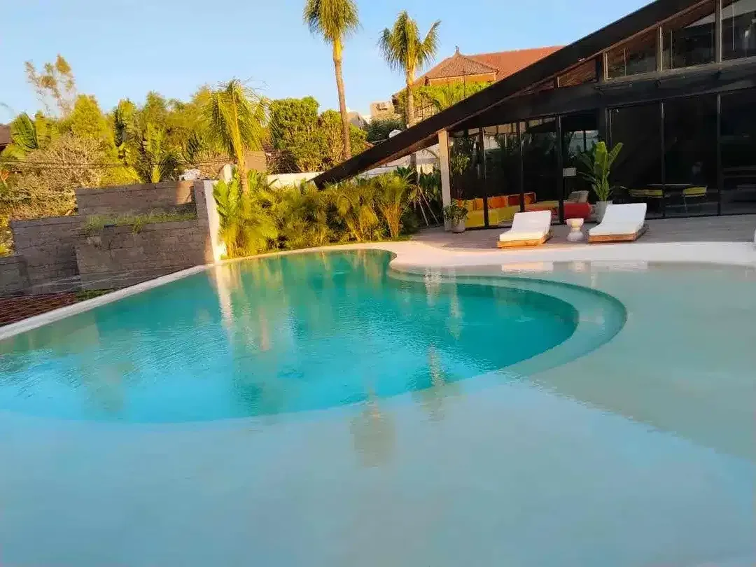 TROPICAL LUXURY 5 BEDROOM VILLA LOCATED A HEART OF BATU BOLONG CANGGU - Image 3 of 10