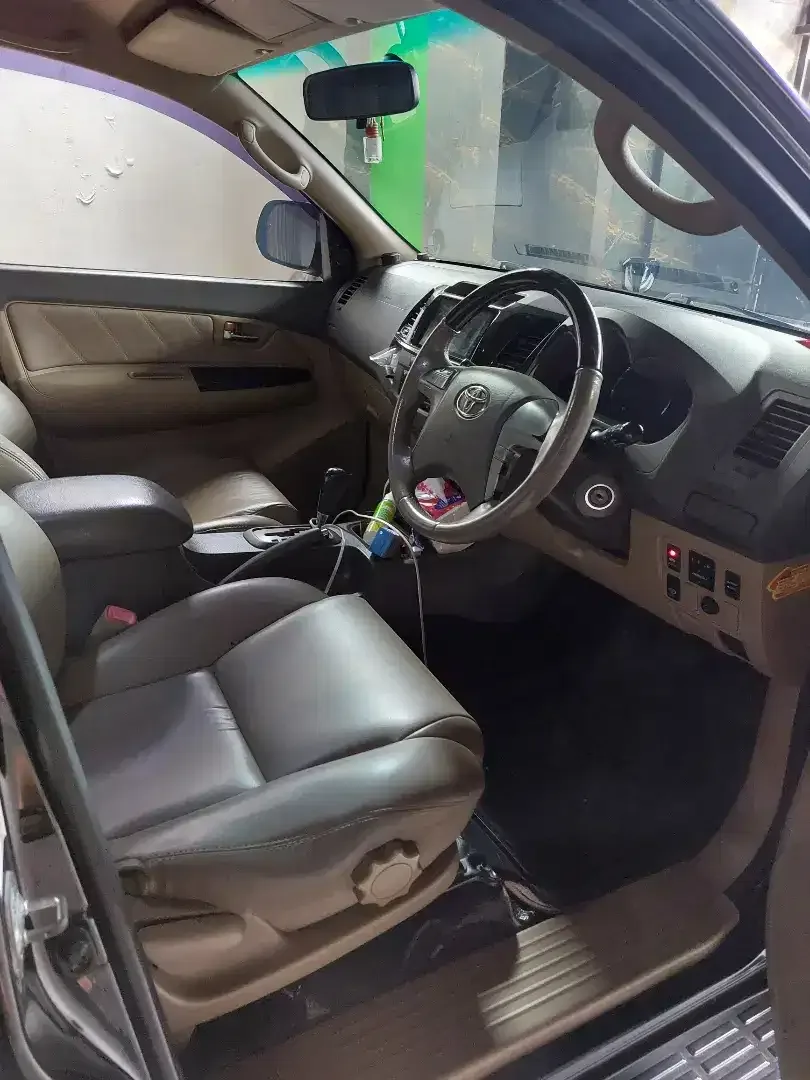 Dijual fortuner 2012 bensin matic G TRD S hitam asli DK - Image 5 of 5