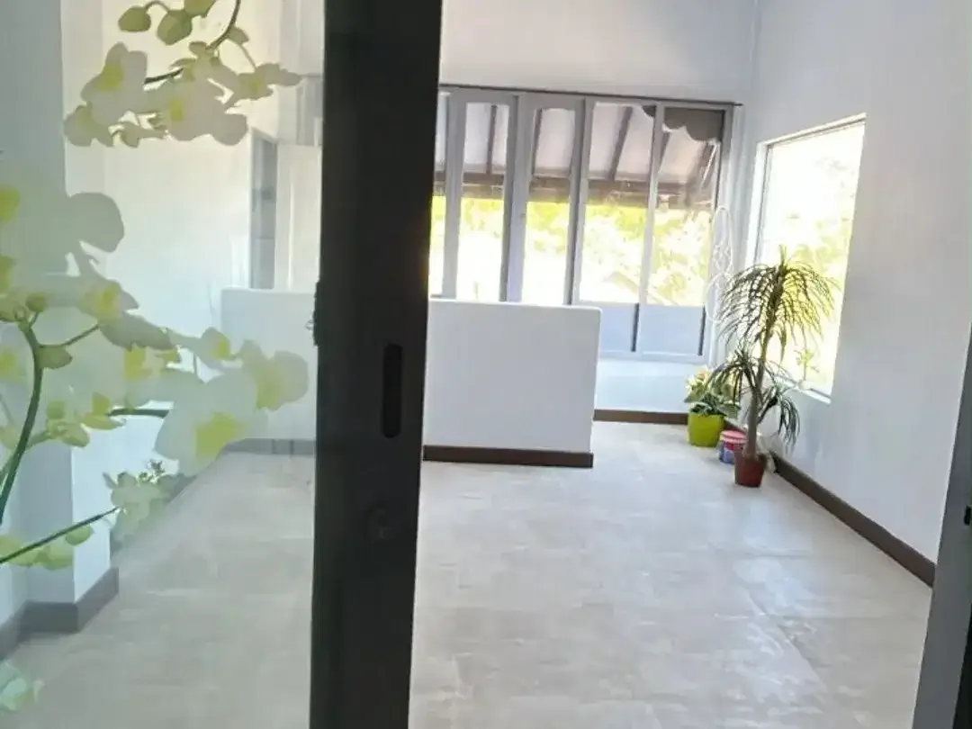 Dijual / Disewakan Rumah 5 Kamar Tidur dengan Tanah Luas di Jimbaran - Image 4 of 5