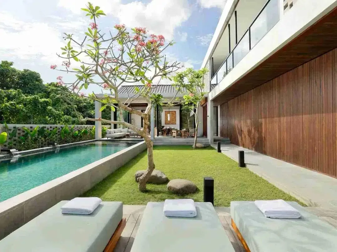 Vila Mewah 7 Kamar Dekat Pantai di Canggu Bali - Image 2 of 10