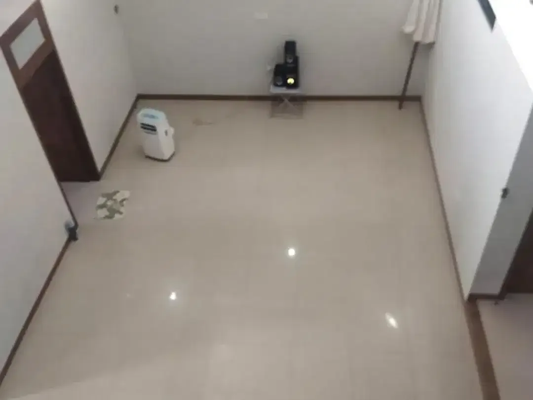 Rumah 2 Lantai 6 Kamar Tidur Disewakan, di Denpasar Utara Area - Image 3 of 10