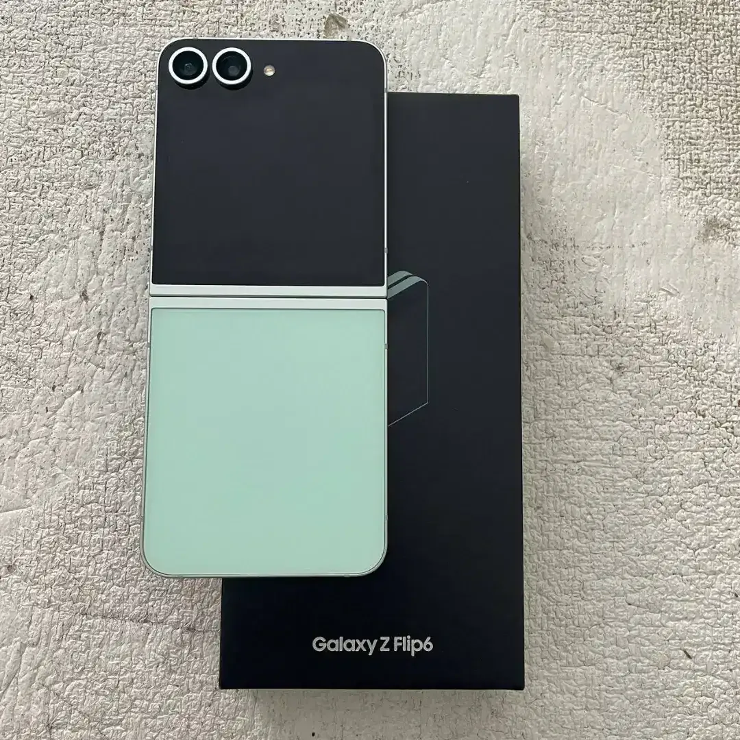 Samsung Galaxy Z Flip 6 Warna Mint 12/256GB - Image 4 of 5