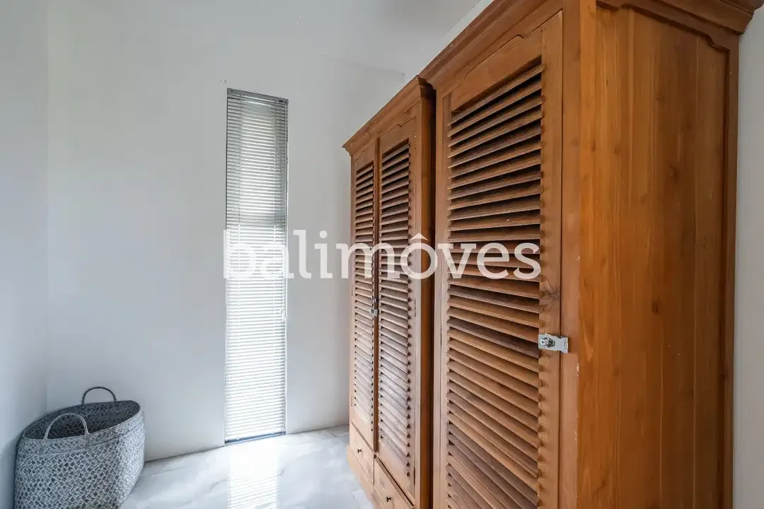 Vila Enam Kamar Tidur Luas Bergaya Industrial di Kemenuh Gianyar - Image 8 of 10