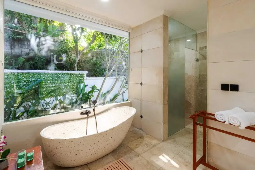 VILLA EXCLUSIVE BAGUS 6BR  LOKASI  PREMIUM DI BINGIN PECATU - Image 6 of 10