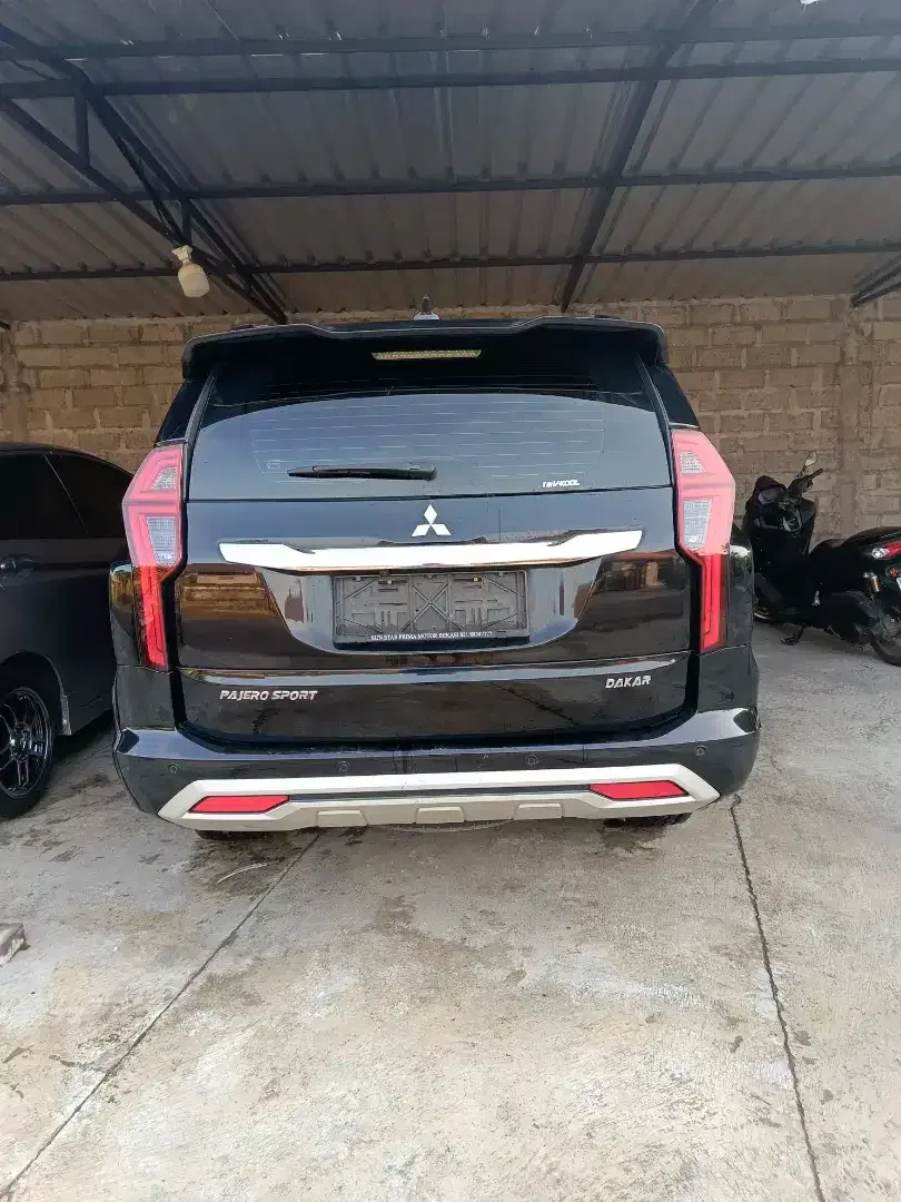 PAJERO SPORT DAKAR 2.4 AT 2021 | TANGAN 1 | SERVICE ATPM | PRIBADI - Image 2 of 10