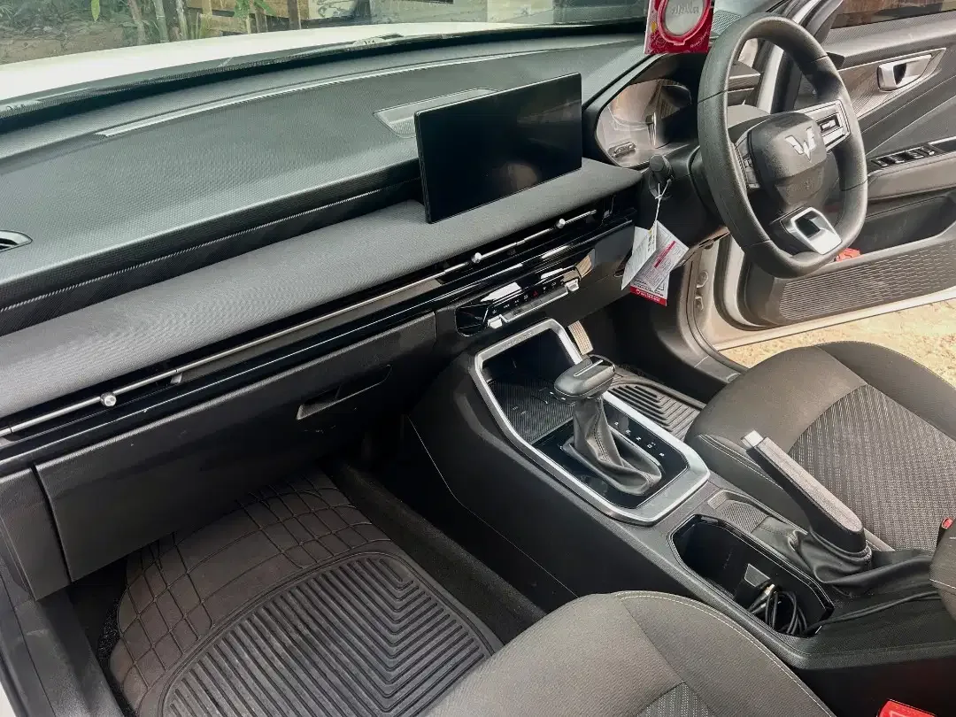 Wuling Alvez 2023 CE Matic Tangan Pertama - Image 5 of 9