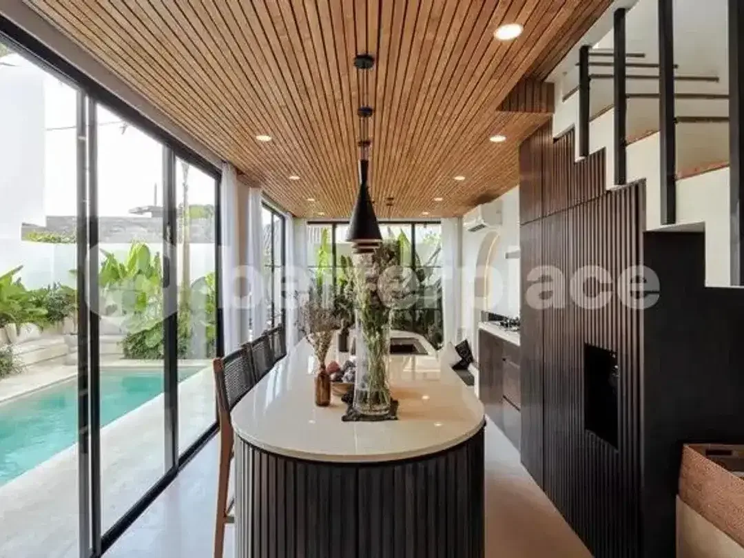 Stunning 3 Bedroom Villa in Uluwatu with Rooftop – Mediterranean Style and Prime Investment Potential - Image 3 of 10