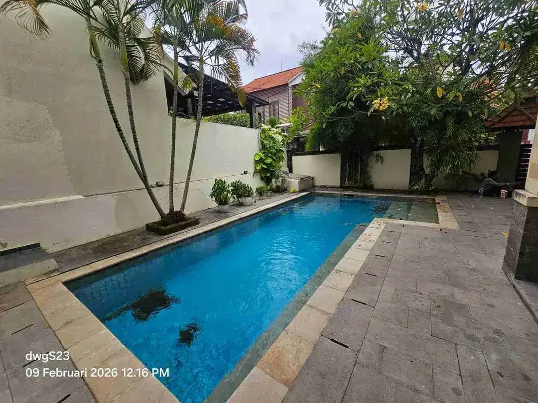 Dijual rumah semi villa lantai 2 lokasi semer dekat ke umalas kerobokan 
One gate syestem
Dekat pepito market/cafe budha/nook restaurant - Image 10 of 10