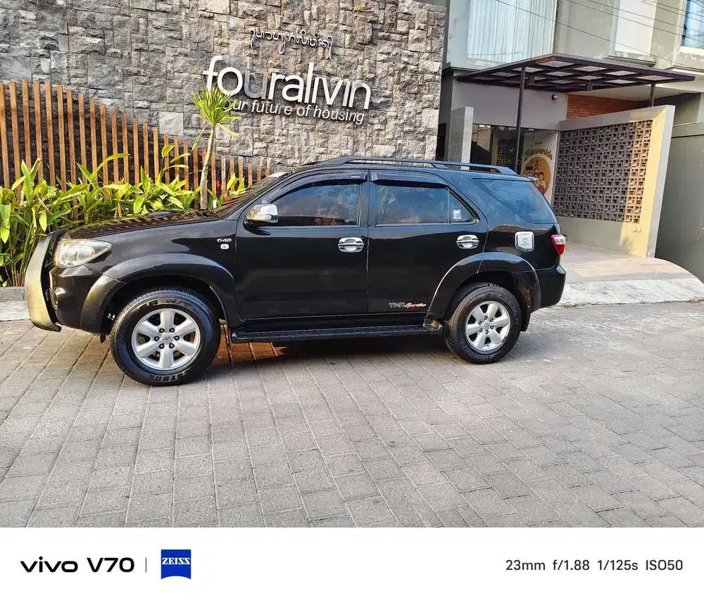 Toyota Fortuner 2011 Diesel - Image 3 of 10