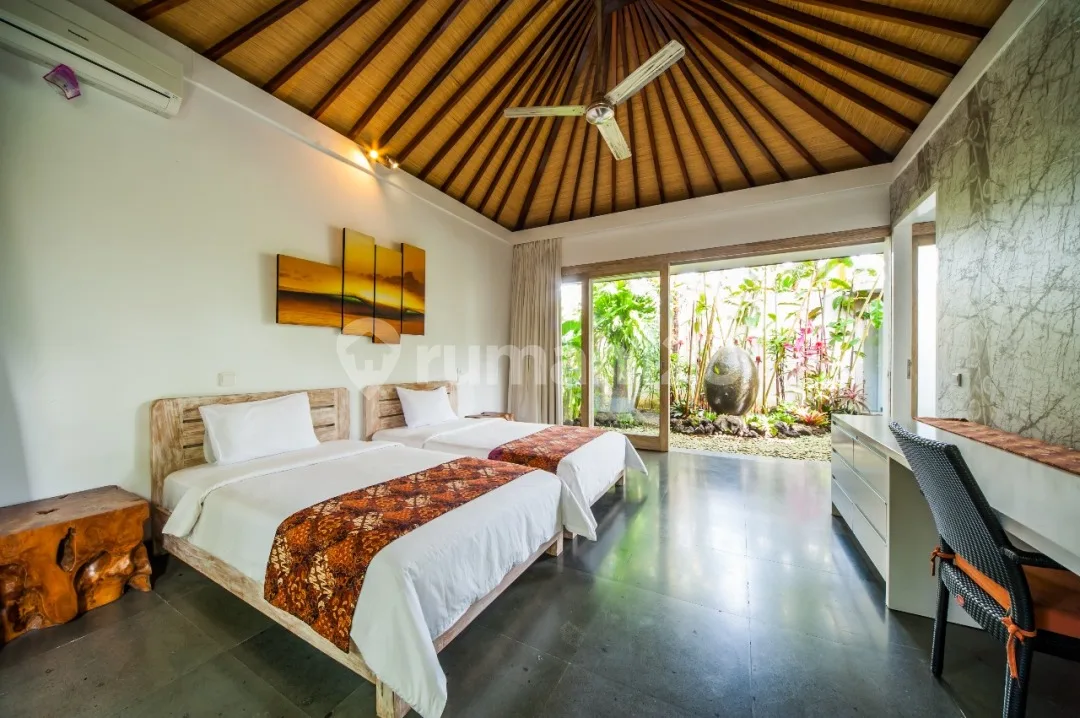Villa Mewah Dengan Dapur Model Eropa Dekat Pantai Savaya - Image 2 of 4