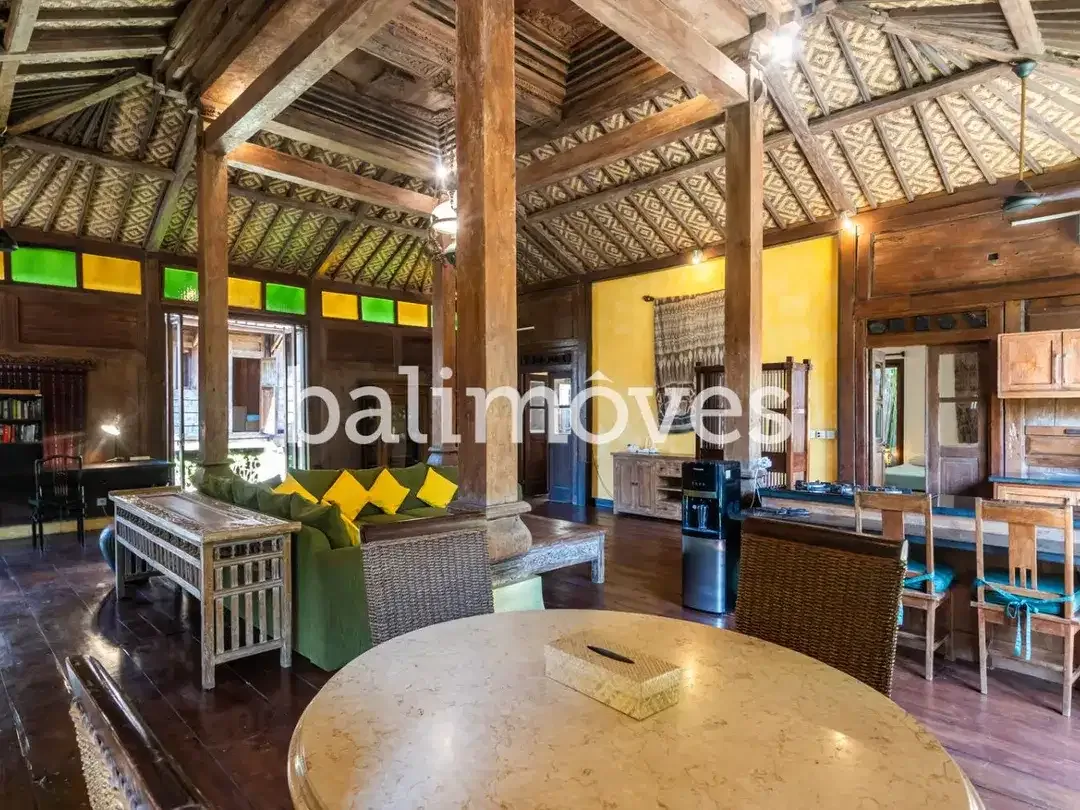 Vila Elegan Bergaya Joglo dengan Tiga Kamar Tidur di Tepi Pantai Sanur - Image 10 of 10
